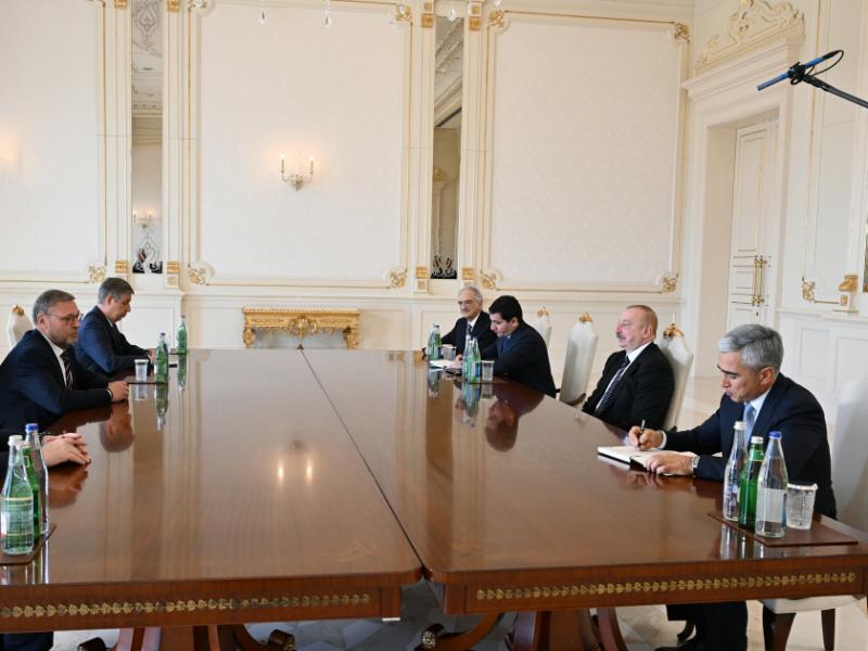 Президент Ильхам Алиев принял заместителя председателя Совета Федерации России и председателя комитета Государственной Думы