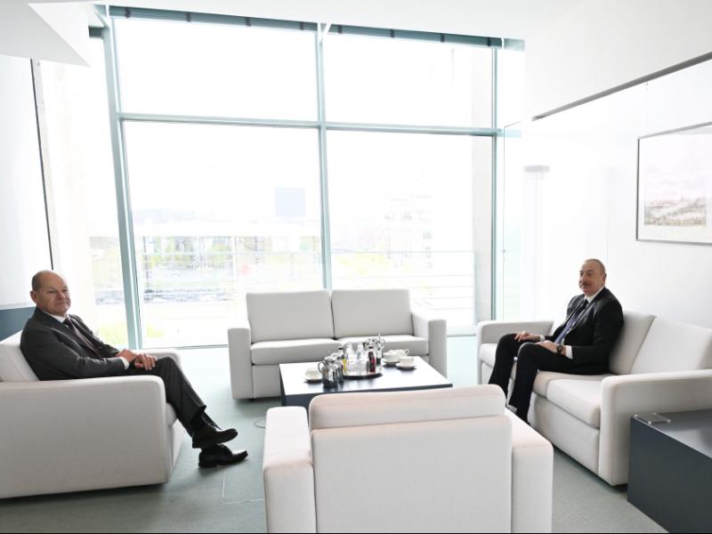 В Берлине состоялась встреча Президента Ильхама Алиева и Канцлера Германии Олафа Шольца один на один